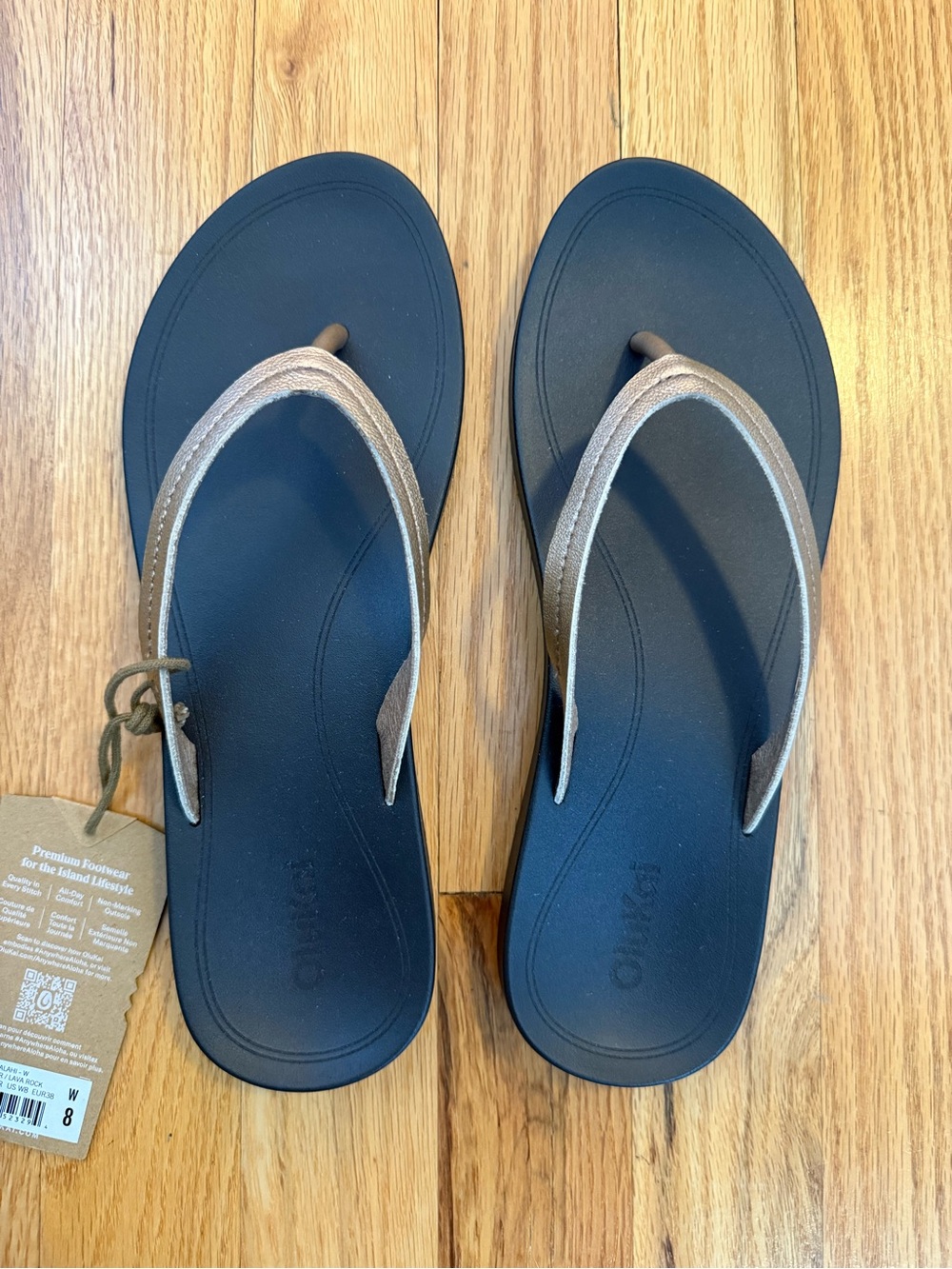 NWT OluKai Women's Lalahi Flip Flop Sandals with Metallic Bronze Straps Size 8